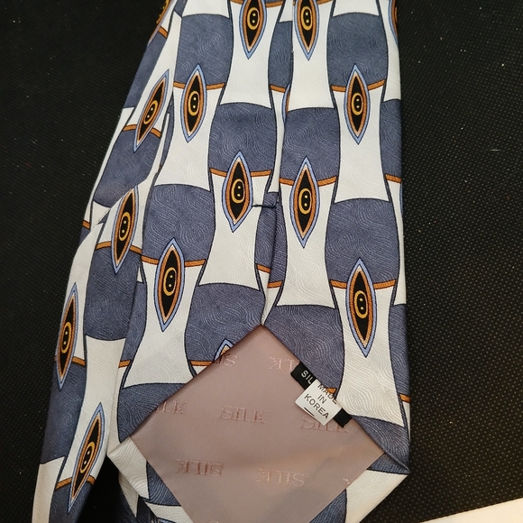 White geometric style Master Man Tie.  HANG - Picture 2 of 2